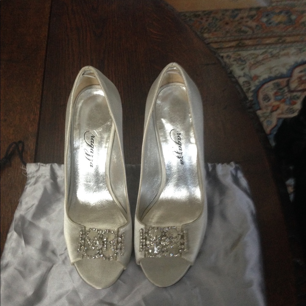 Ragazza Gray Satin Heels
